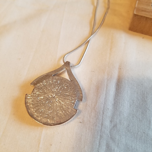 KR Stamped Necklace and Earrings Set Silver w/Dark Pink - Picture 3 of 9